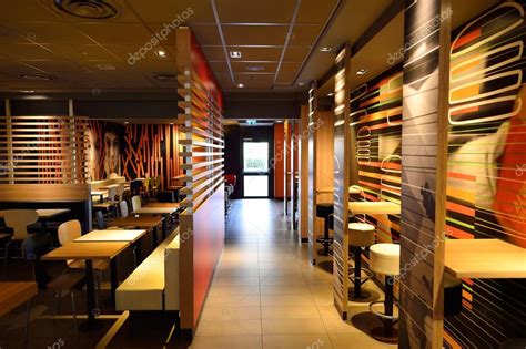 McDonald's restaurant interior – Stock Editorial Photo © teamtime #107060442