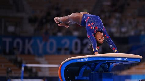 La ejecución en el salto de trampolín de Simone Biles