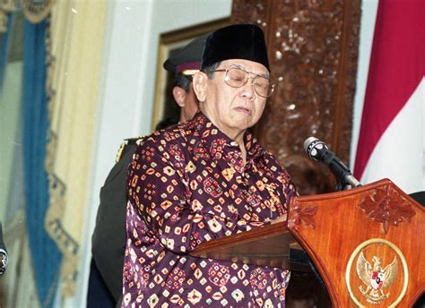 Presiden ke-4 Republik Indonesia Abdurrahman Wahid – Kompaspedia