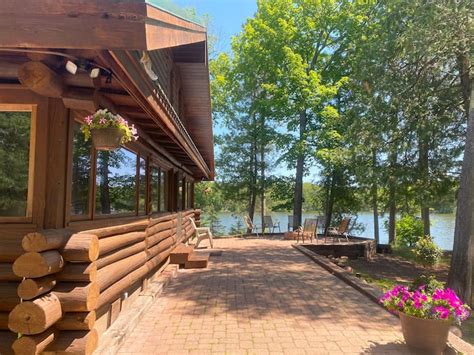 Briar Lake Log Lodge | Pets | Sauna | Duluth, MN - Houses for Rent in ...