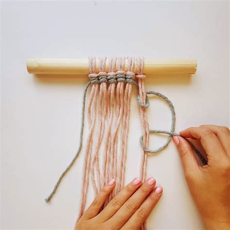 Beginners Macrame Knots - 6. Double Half Hitch Knots (Vertically)