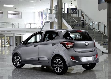 New Hyundai Grand i10 2023 1.2 GLS H/B Photos, Prices And Specs in Saudi Arabia