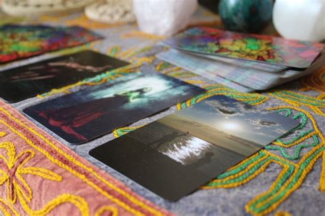 Learn How to Read Oracle Cards for Beginners