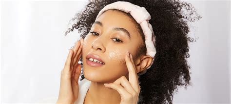 Can You Use A Face Scrub for Acne? - L’Oréal Paris