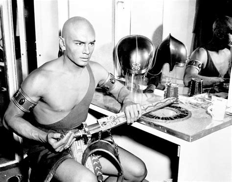 Yul Brynner in dressing room in the movie "The Ten Commandments" - Yul ...