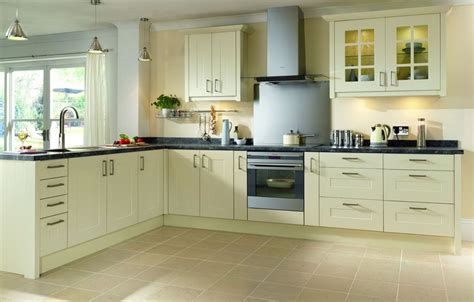 fitted kitchens for small spaces - Google Search | Kitchen plans, Kitchen fittings, Classic kitchens