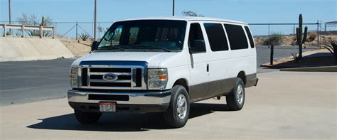 Ford E350 Super Duty Vans (12-15 Pasajeros) - BBB Rent a Car