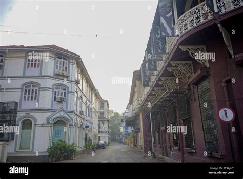 old mumbai streets view Stock Photo - Alamy