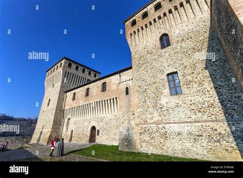 Chateau de torrechiara hi-res stock photography and images - Alamy