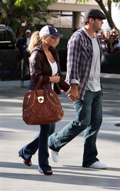 Tony Romo and Jessica Simpson at the Lakers Game - Celebrity Couples ...