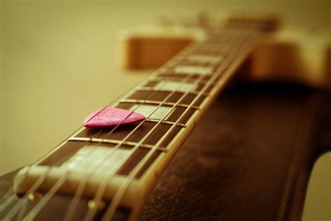 The Top 9 Best Guitar Picks to Look for in the Market