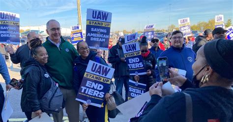 UAW Workers Strike Stellantis' Sterling Heights Plant, Impacting Ram ...