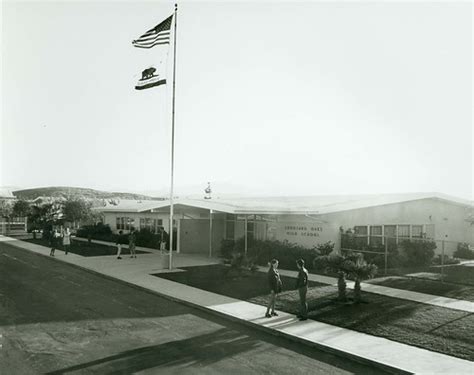 Thousand Oaks High School | View of the front entrance to th… | Flickr