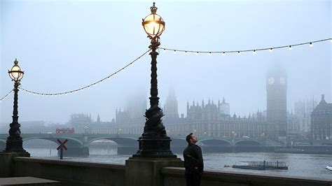 Eerie photos of foggy London will get you in the mood for Halloween | Mashable