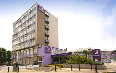 Putney Bridge Premier Inn, London | Book on TravelStay.com