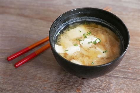 Japanese Miso Soup – Miso Shiru with Tofu