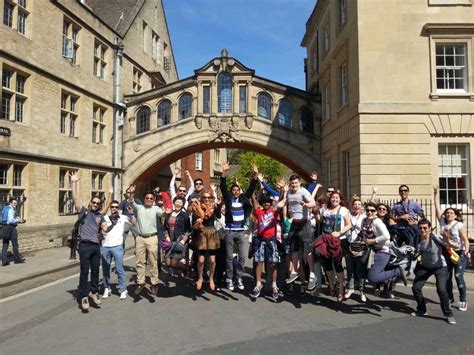 2 Hour Free Oxford Walking Tour From Oxford Students - Footprints Tours