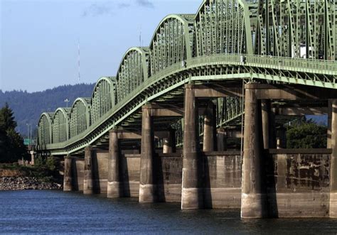 Columbia River Crossing analysis finds toll revenue sufficient to finance construction ...