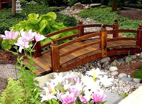 Why You Have Chose Large Or Small Garden Bridge Styles