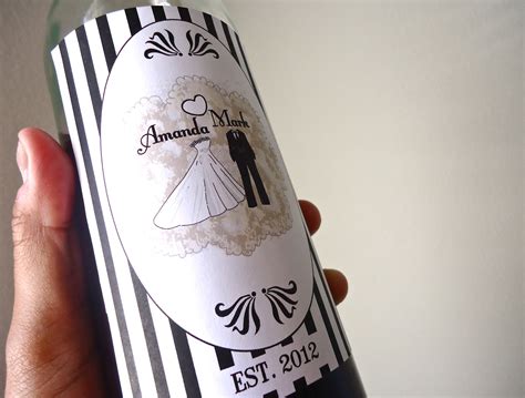 5 easy ways to personalize the wedding DIY weddings custom wine labels | OneWed.com