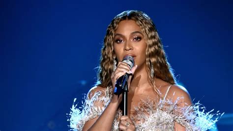 Beyoncé’s ‘Lion King’ outfit was everything | CNN