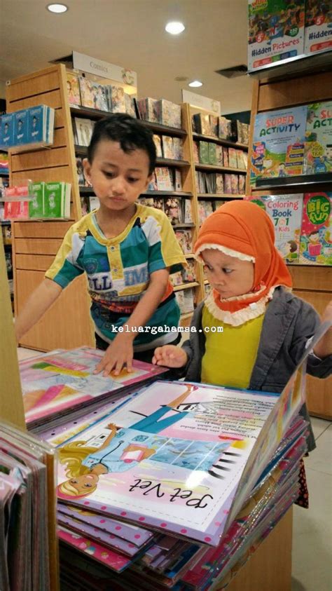 Mengajak Anak ke Toko Buku - Keluarga Hamsa