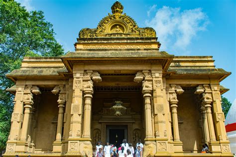 Kelaniya Temple (Kelaniya Raja Maha Viharaya) | Explore Sri Lanka