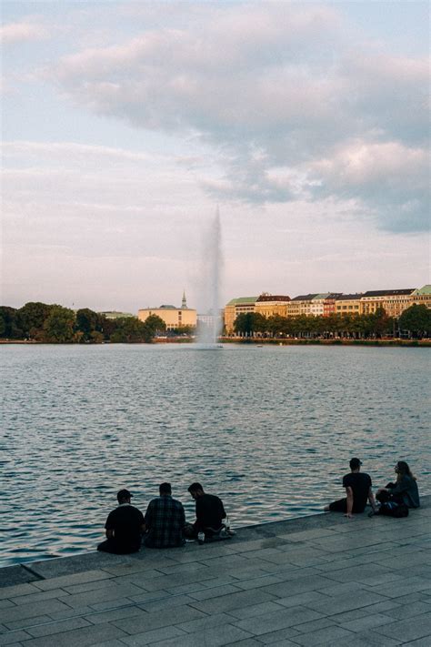 Fountain on Alster in Hamburg | Free Stock Image - Barnimages