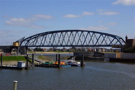 Nijmegen Railroad Bridge (Nijmegen, 1983) | Structurae