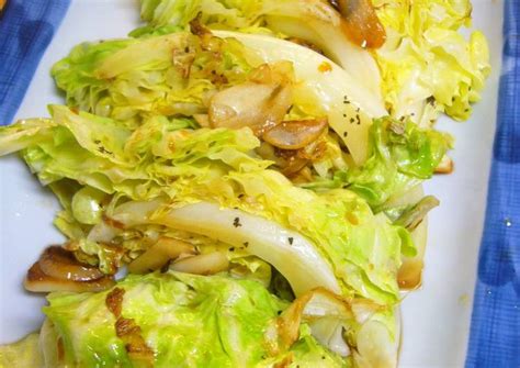 Pan-Fried Spring Cabbage with Garlic Recipe by cookpad.japan - Cookpad