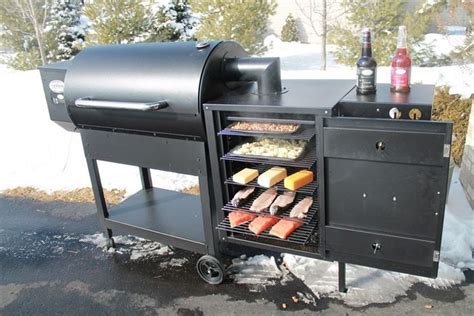 Cold Smoker Box : The Smoke Box comes standard with 5-300 square inch grates for 1500 sq inches ...