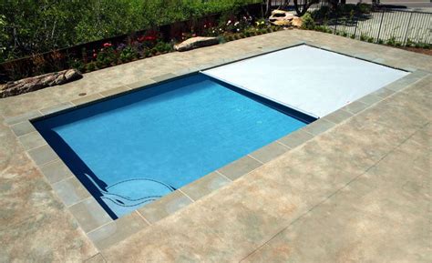 Pros and Cons of Automatic Pool Covers – Poolmax Pool Builder