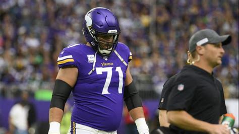 Vikings Left Tackle Riley Reiff Faces Ultimatum With Team