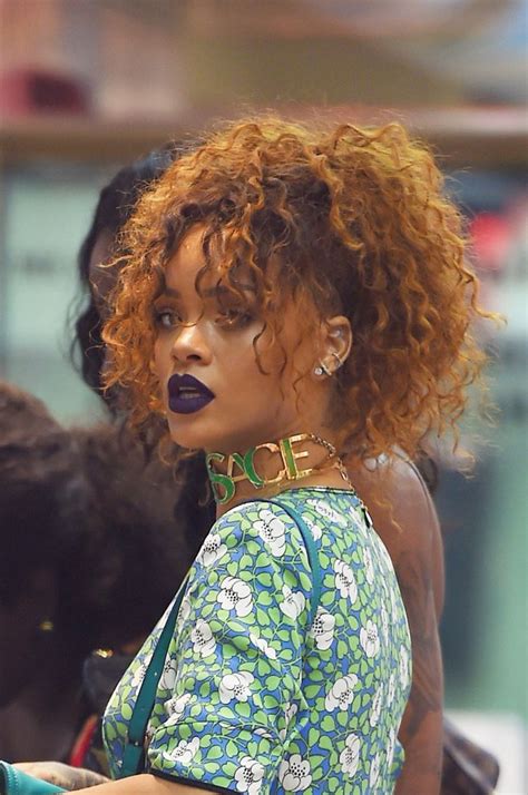 Rihanna's curly hair Rihanna Curly Hair, Rihanna Hairstyles, Gym Hairstyles, Headband Hairstyles ...