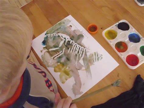 The Do-It-Yourself Mom: Dinosaur Themed Preschool Craft Idea: Archeological Painting