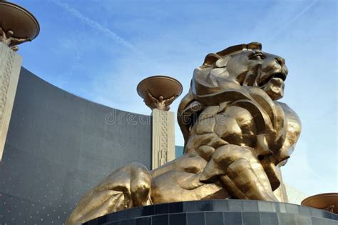 Lion Statue, MGM Grand editorial stock photo. Image of destination - 17593628