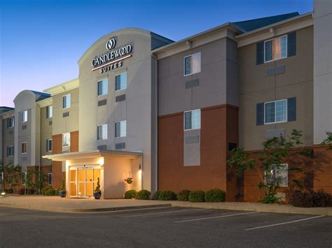 Pet-Friendly Hotel near Auburn University | Candlewood Suites Auburn