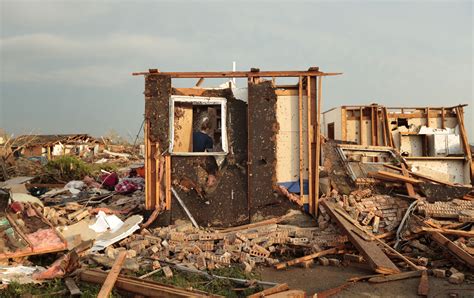 Oklahoma tornado aftermath filled with risks for victims, rescue ...