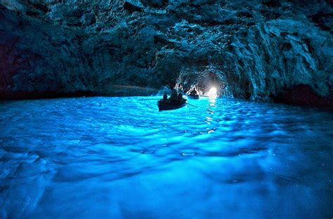 Grotta Azzurra, il simbolo dell’isola di Capri - Isola di Capri Portal