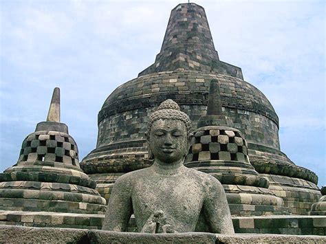 √ Sejarah Candi Borobudur - Izbio