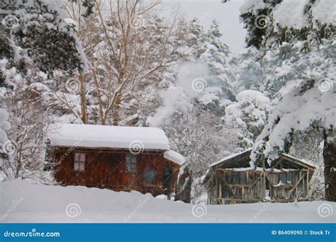 Chalet in Winter - Abant - Bolu - Turkey Editorial Image - Image of national, farmhouse: 86409090