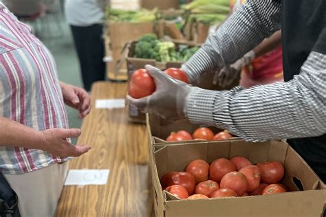 Meals on Wheels Chicago launches a food pantry to help more of the city ...