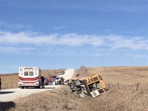 Iowa students honored for keeping their cool after bus crash