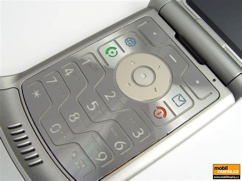 Motorola RAZR V3 pictures, official photos