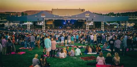 Hollywood Casino Amphitheatre Lawn Seats - tnplus