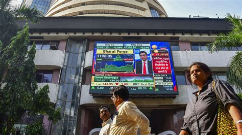 Sensex surges past 70K to record high after US Fed pauses — and signals ...