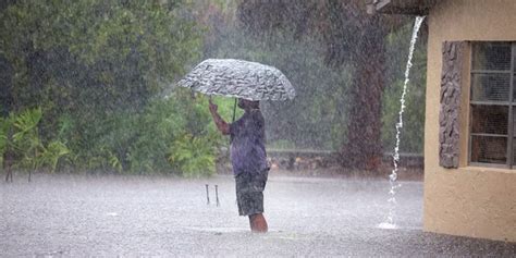 Fort Lauderdale flooding forces airport to close, leaves drivers ...