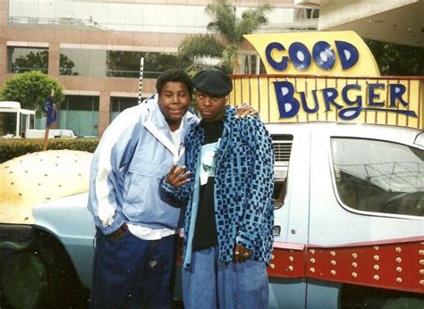 Kenan and Kel on the set of "Good Burger" | Kenan and kel, Good burger, Nickelodeon 90s