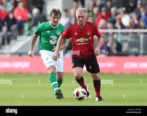 Manchester United Legends' Paul Scholes (right) during the Liam Miller ...