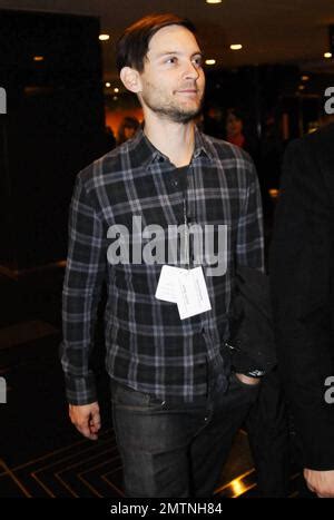 Tobey Maguire shows off his side-slicked hairdo at 30 Rockefeller Plaza ...